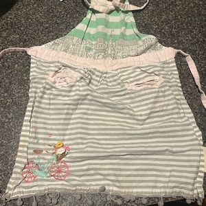 B 9     Child Ruffle Apron